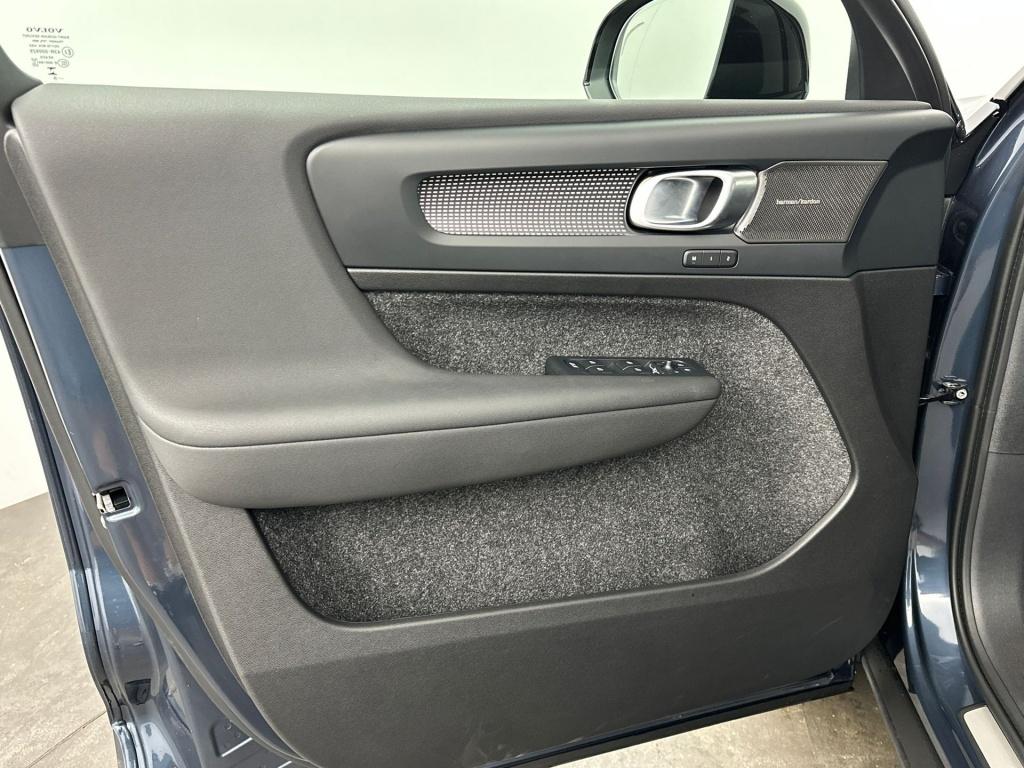 Volvo Ec40 extended range ultra black edition europa