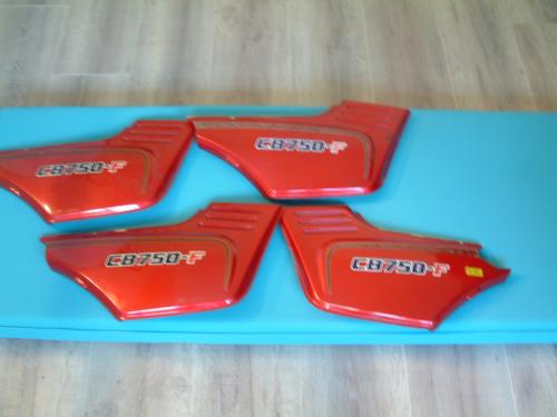 Na demontage van Honda  bol dor  wat  onderdelen  blok V  Vork/ tank enz