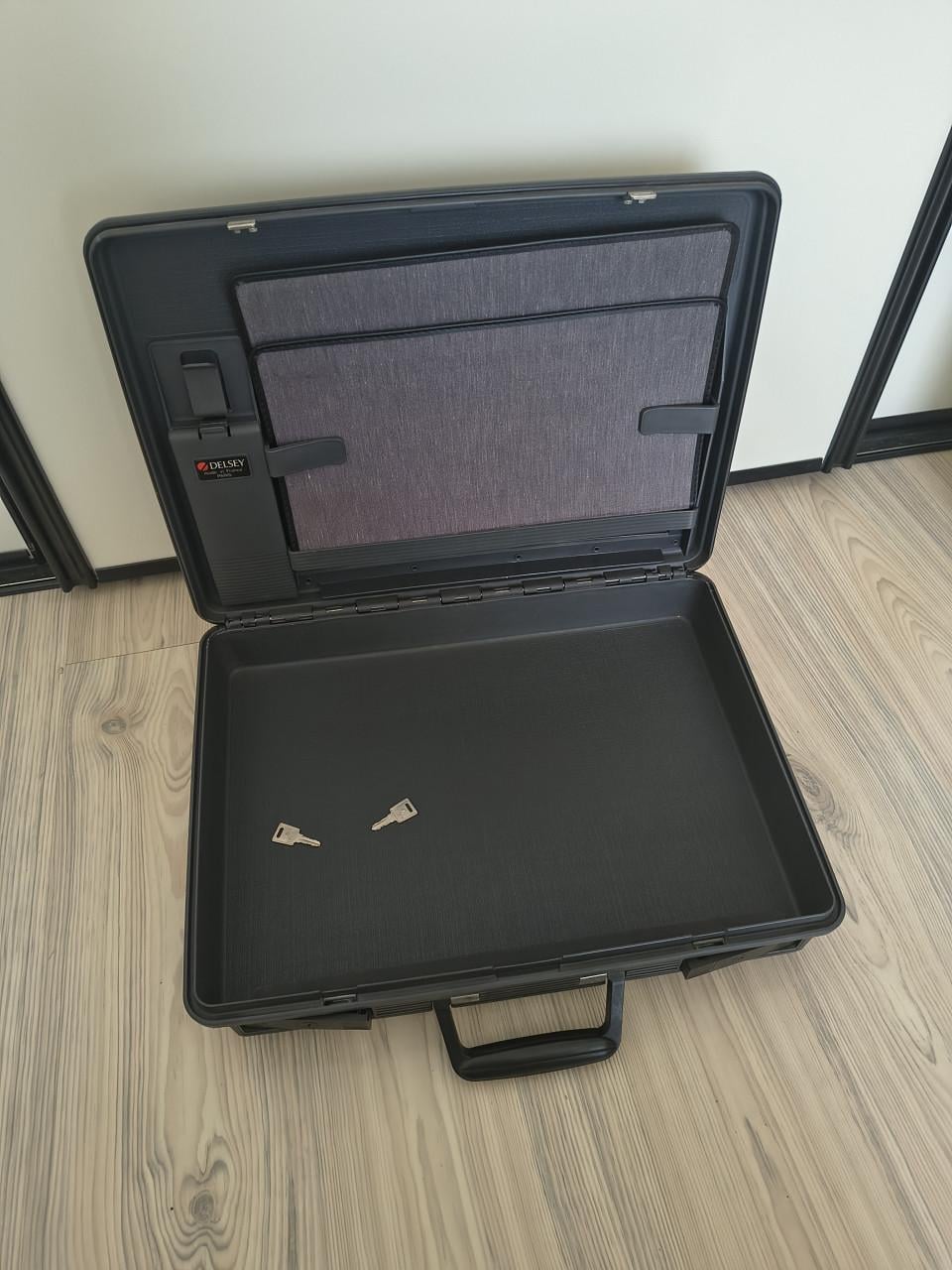 Attache case van Delsey