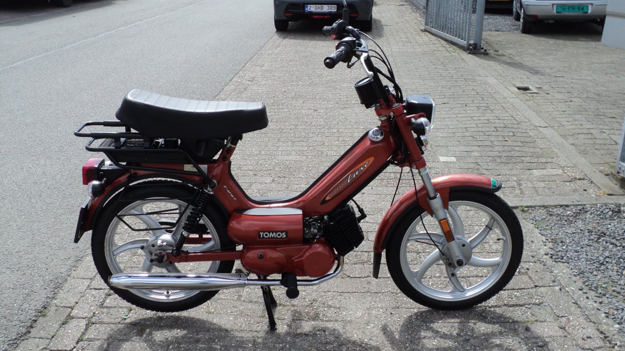 Tomos de Luxe E-start 45km gele plaat zo goed als nieuw