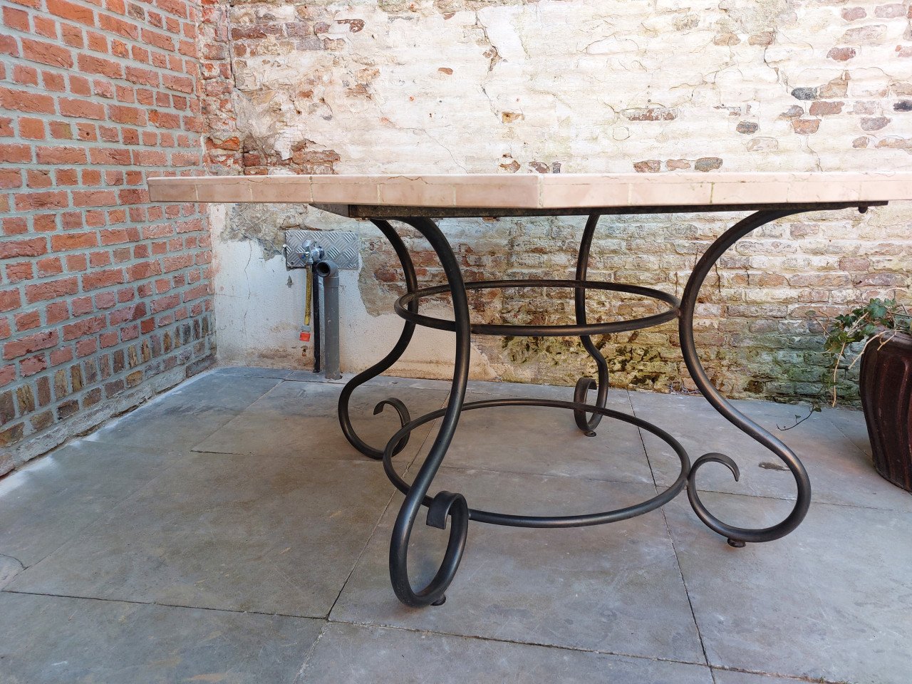 Prachtige zware stenen tuintafel