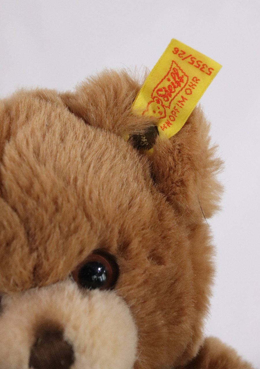 Steiff Teddybeer op stoel