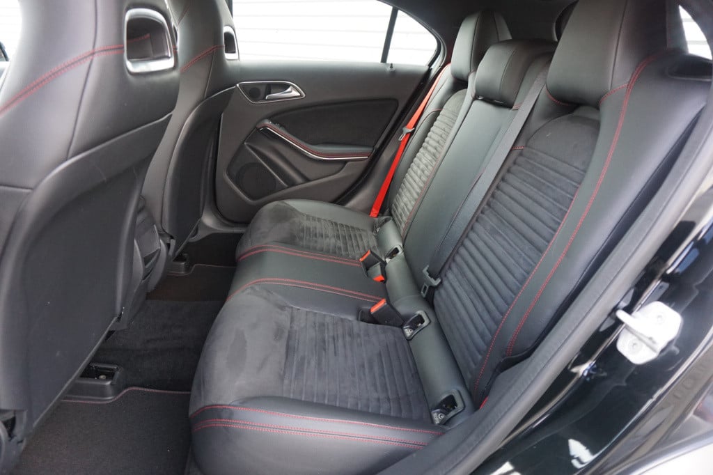 Mercedes-Benz A-Klasse 250 sport airco / navi / carplay / stoelverw. / crui