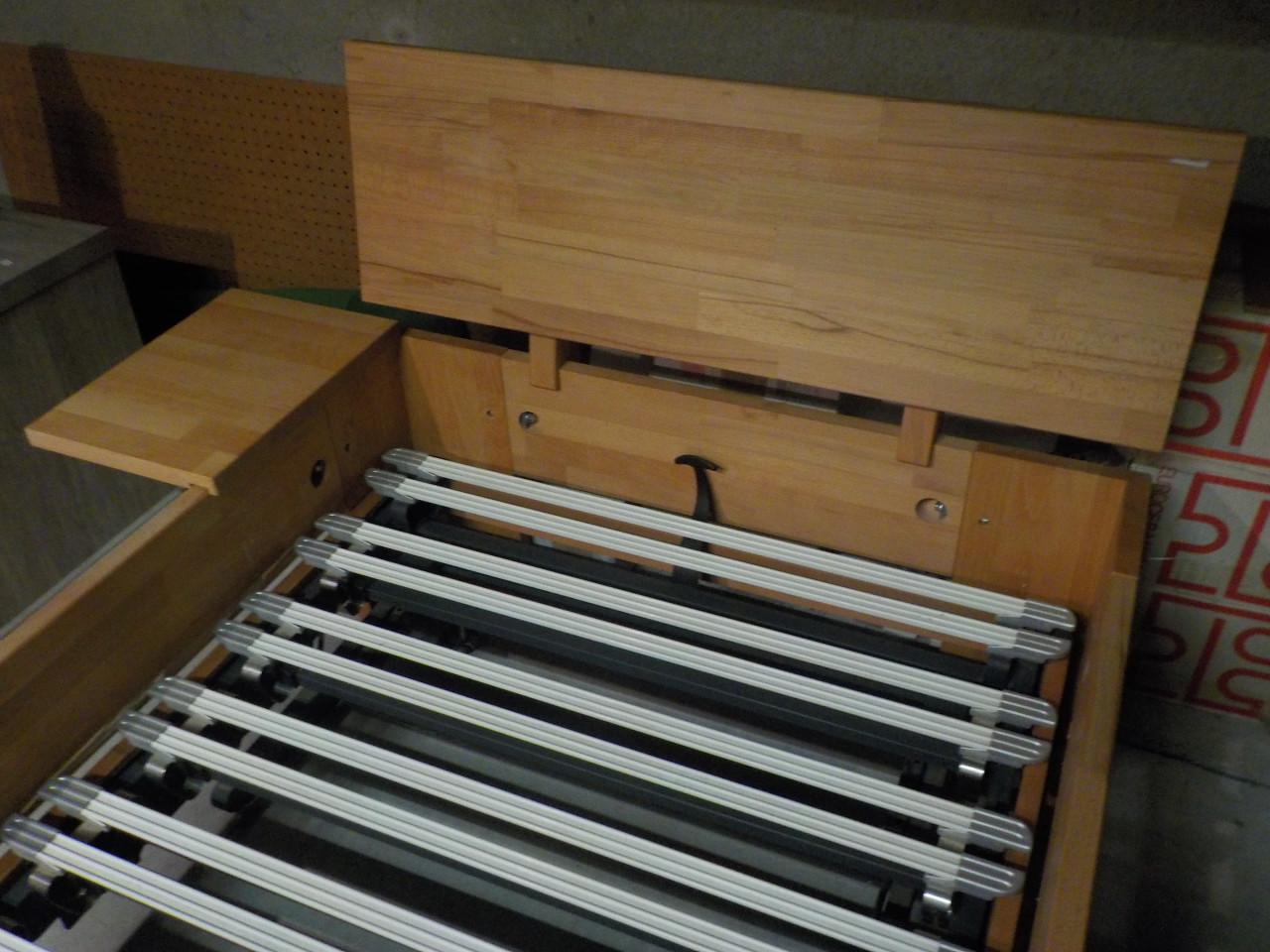 In nieuwstaat geheel massief ledikant 100 x 200 cm + elektrische bodem +