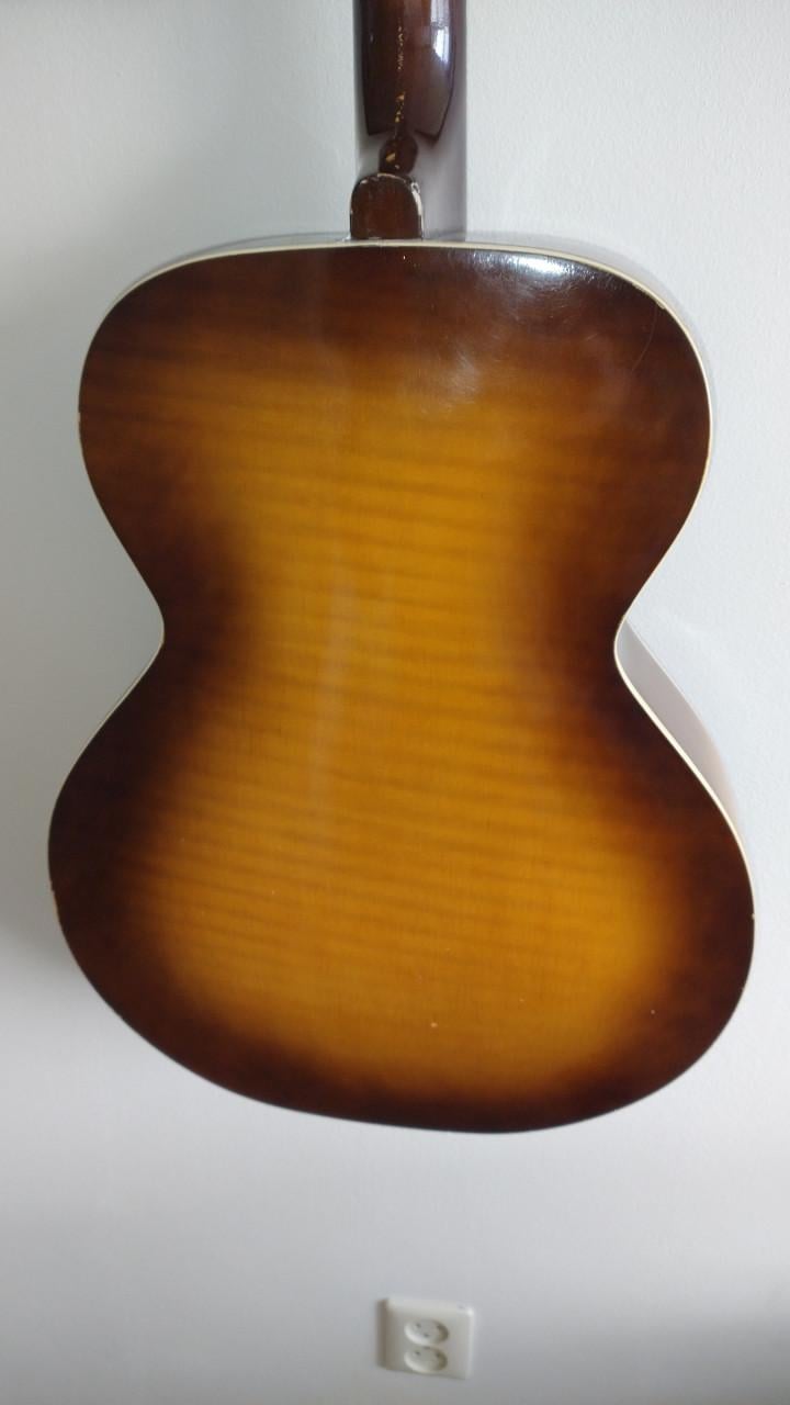 Silvertone vintage archtop ca 1964 met neck reset en Kent Armstrong pickup