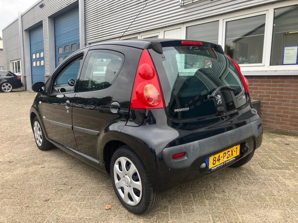 Peugeot 107 1.0-12v millesim 200 airco