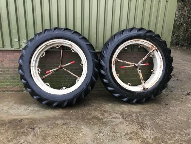 Banden te koop.