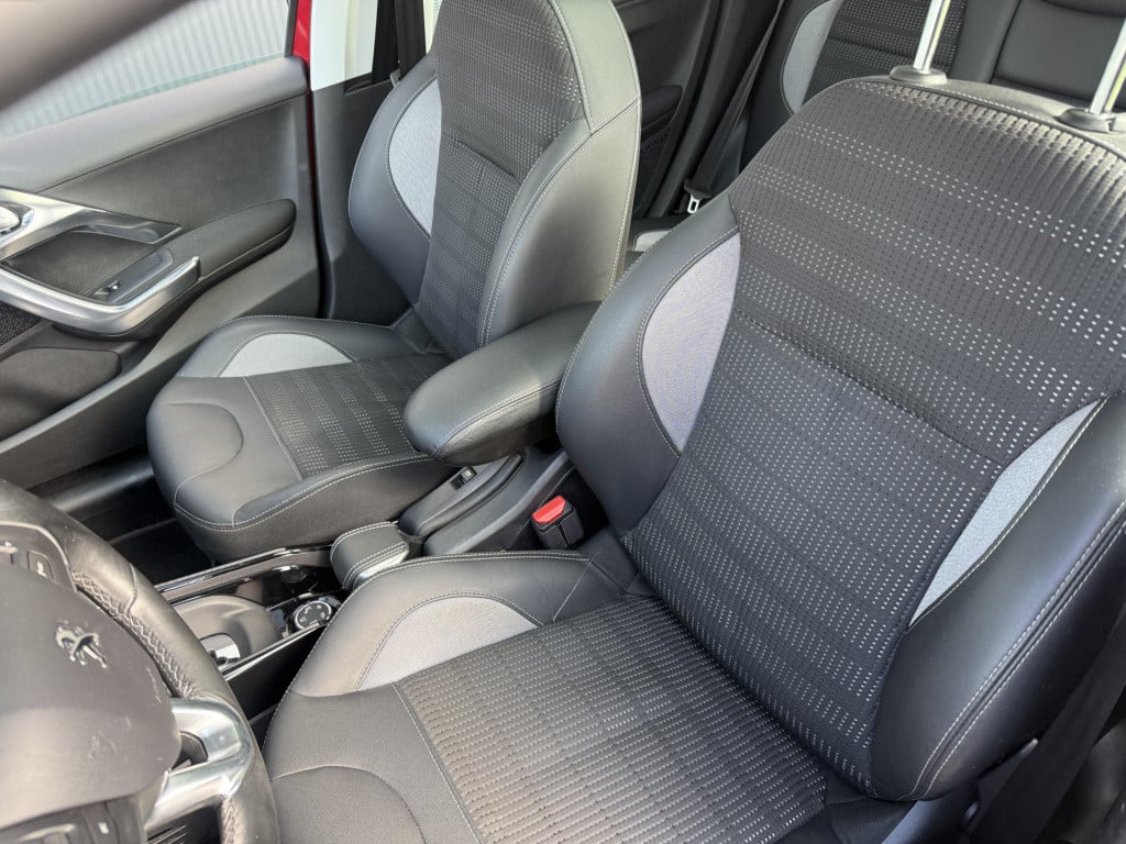 Peugeot 2008 1.2i automaat puretech allure 5-drs