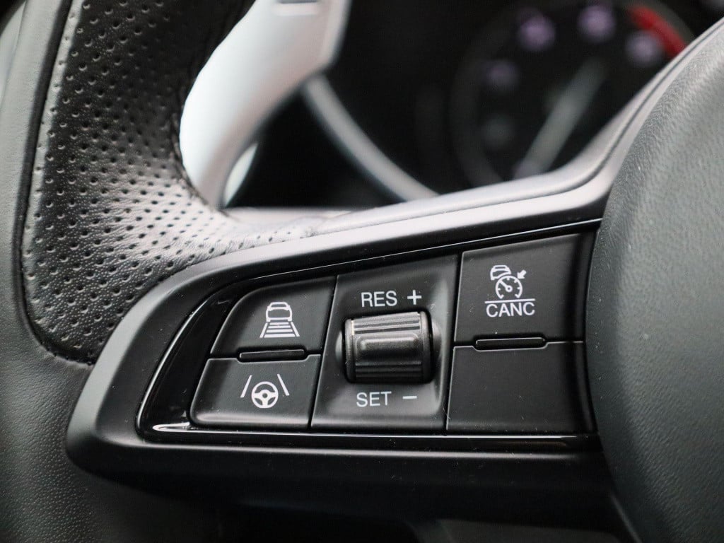 Alfa Romeo Giulia 2.0t sprint | lmv | automaat | parkeer sensoren | camera 