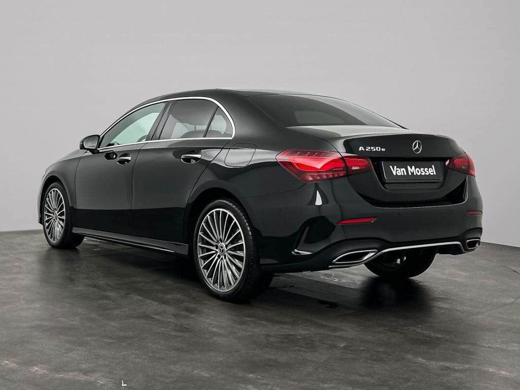 Mercedes-Benz A-Klasse 250 e amg line | automaat | lage km stand! | apple c