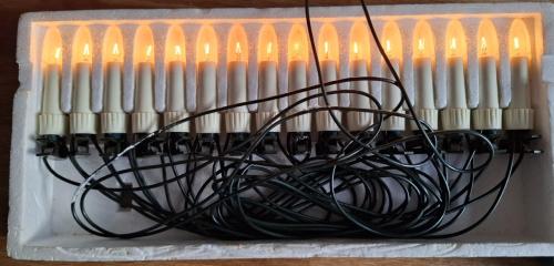 Kerstboom op te tuigen? Verlichting, kerstballen: klein prijsje