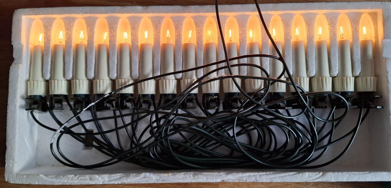 Kerstboom op te tuigen? Verlichting, kerstballen: klein prijsje