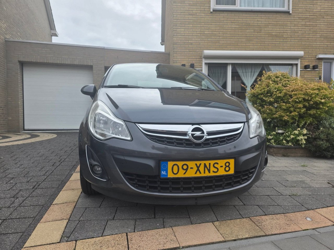 Tekoop zeer mooie Opel Corsa 1.2i 16V Anniversary Edition