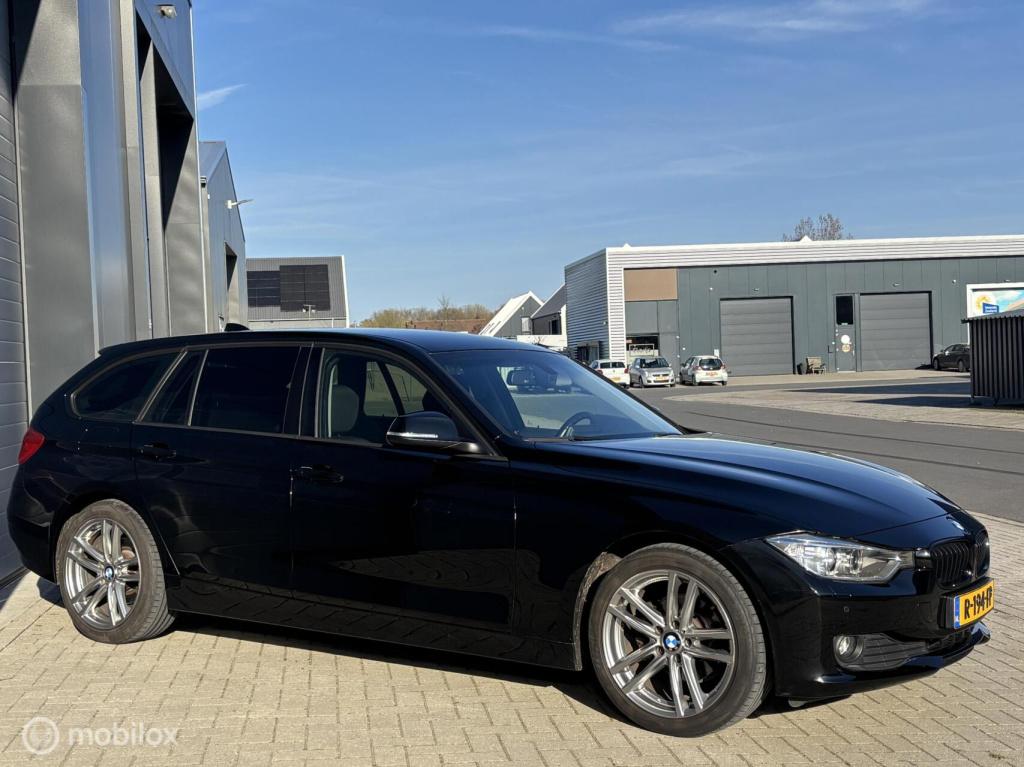 BMW 3-serie touring 316i executive sport apple carplay