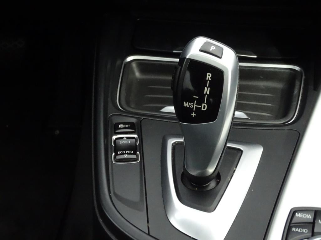 BMW 3-serie 316i upgrade edition automaat | leder | schuif-/kanteldank | xe
