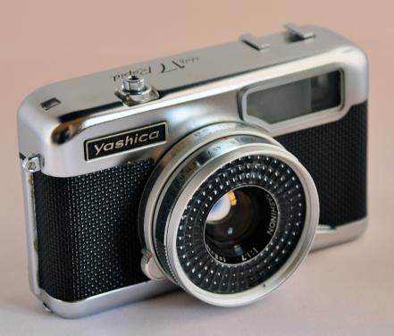 YASHICA EZ-matic zoekercamera