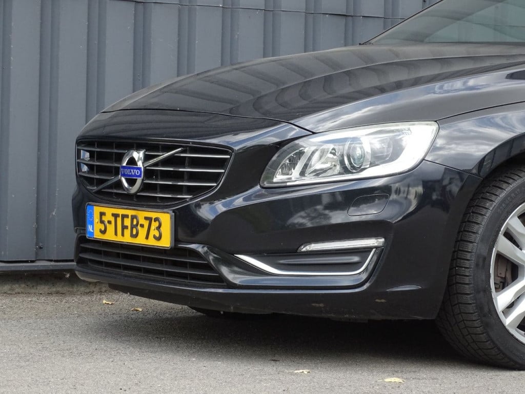 Volvo V60 2.4 d6 awd plug-in hybrid summum | xenon | leder | memory | pdc