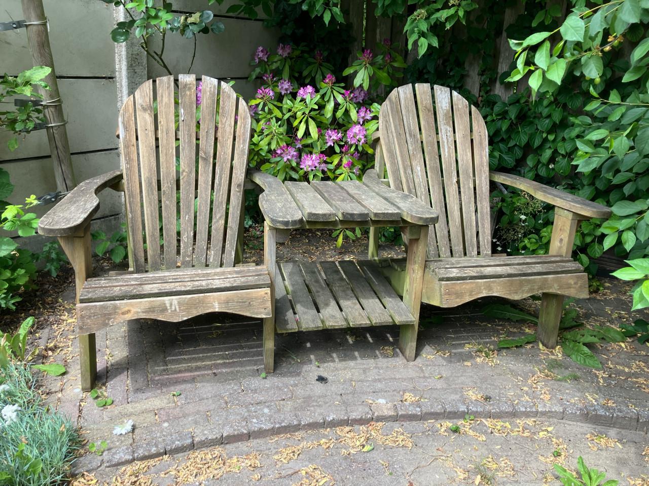 Adirondack tuinset met 2 stoelen en tafel - gebruikte staat