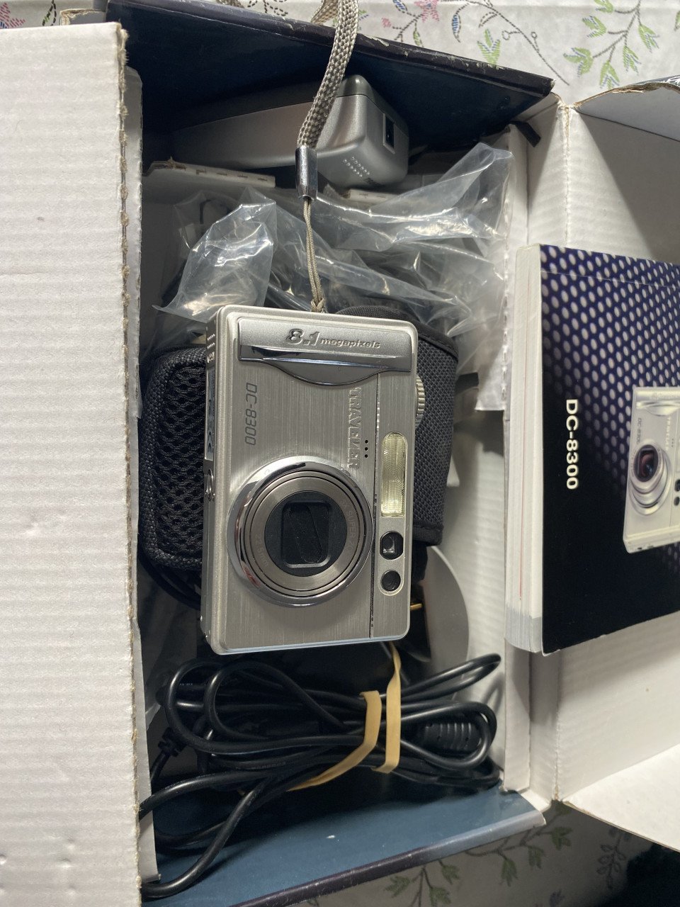 Camera Traveler dc-8300 8.1 megapixel