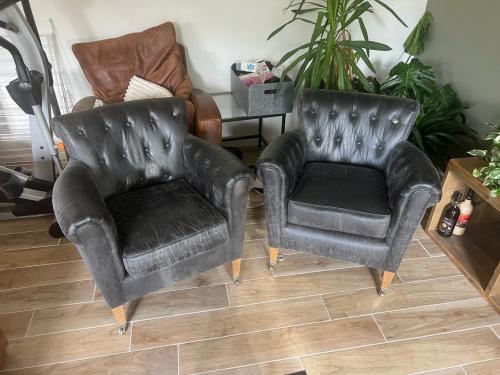 2 riviera maison stoelen als nieuw!