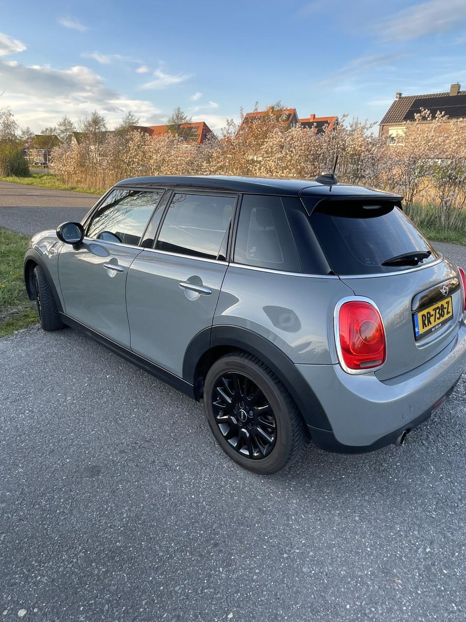 Te koop MINI Cooper 1.5 Business (origineel NL, 5-deurs, BT, Navi)