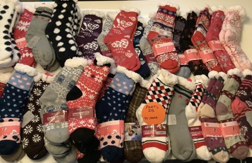 Partij super leuke fluffy huissokken. ( partij 215)