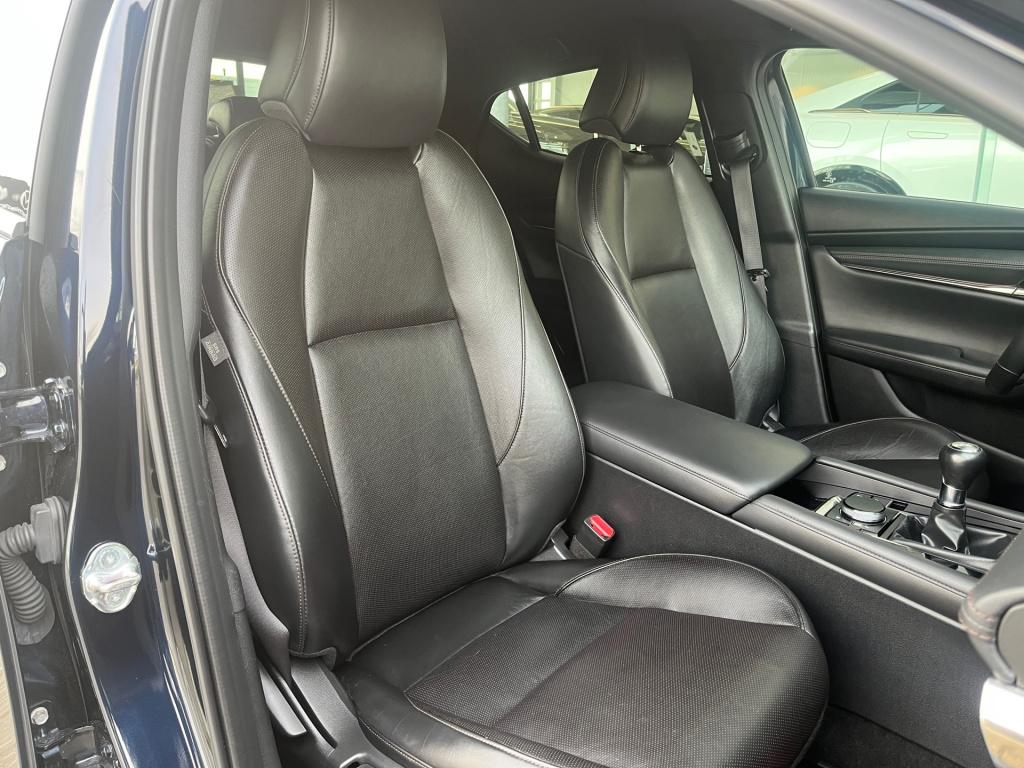 Mazda 3 2.0 skyactiv-x 180 pk luxury |aero pack|bose|trekhaak|rijklaar