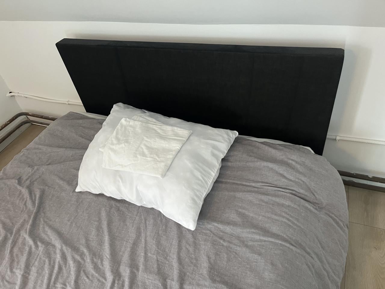 Boxspring  - zwart - 140x200 - logeerbed