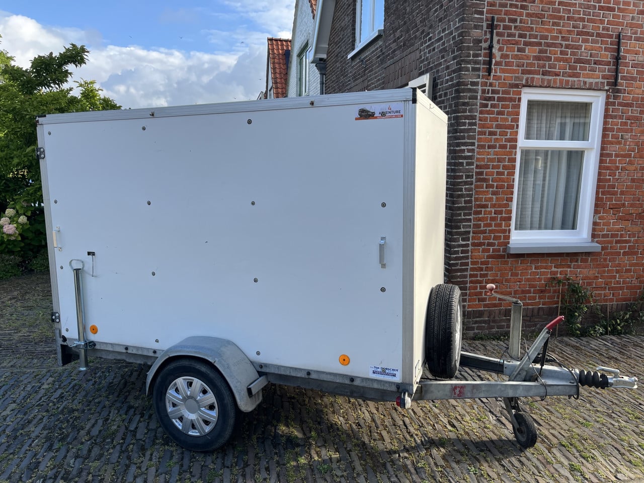 Dichte aanhangwagen