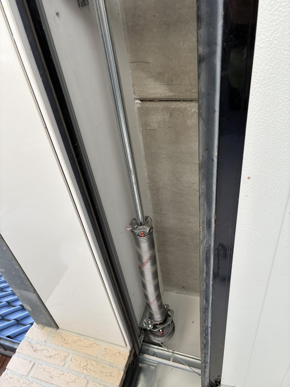 EDN sectionaaldeur zwart RAL 9005 – compleet met elektrische motor