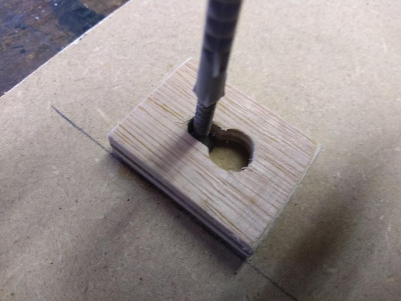 Te koop bord met tekst KISS