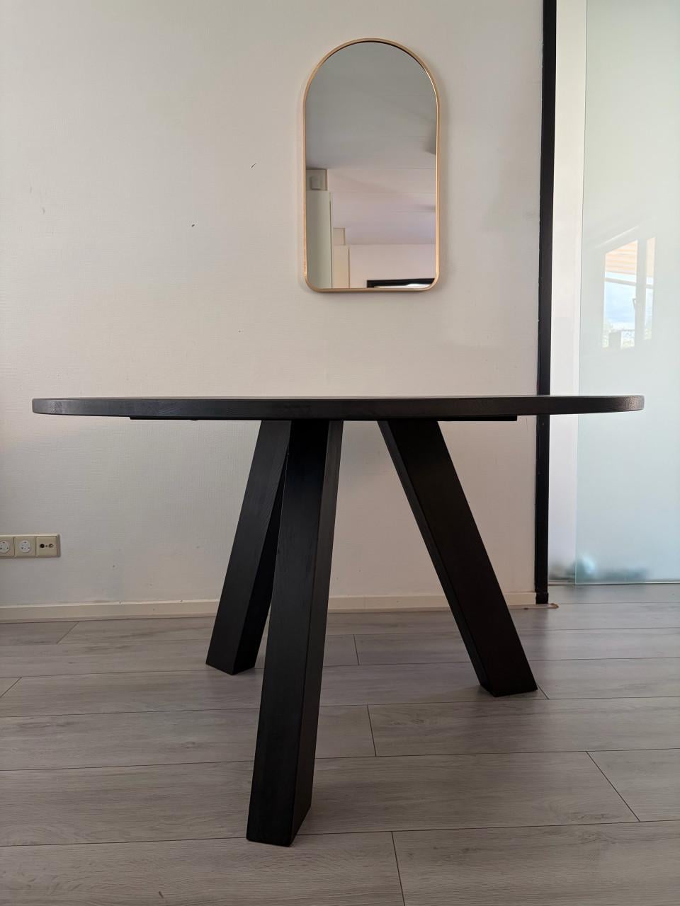WOOOD Rhonda eettafel Ø129 cm – Massief eiken – Black Night