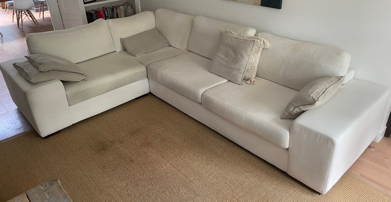 Grote roomwitte hoekbank - 330x240