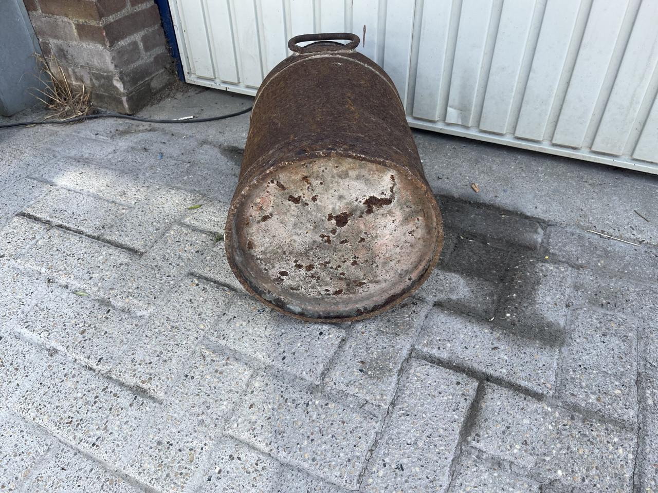 3 Melkbussen, metaal