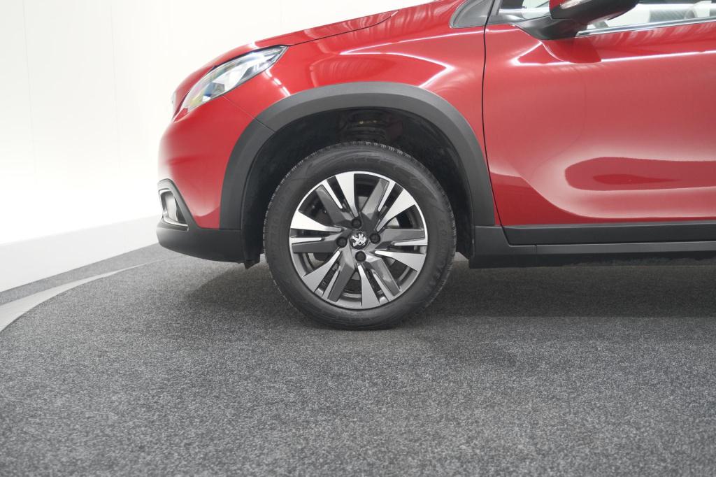 Peugeot 2008 1.2 puretech blue lease executive | all season banden | panora