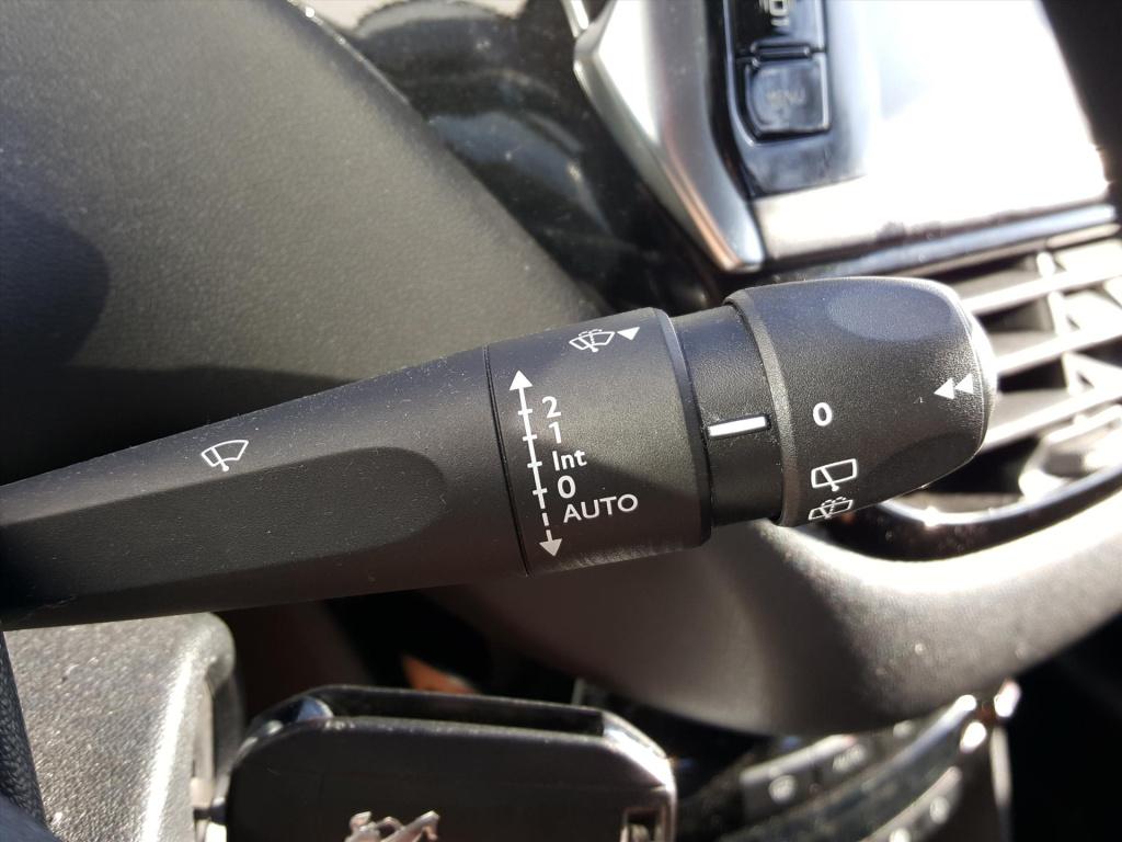 Peugeot 208 1.2 vti 82pk 5d envy navigatie | cruise & climate control | par