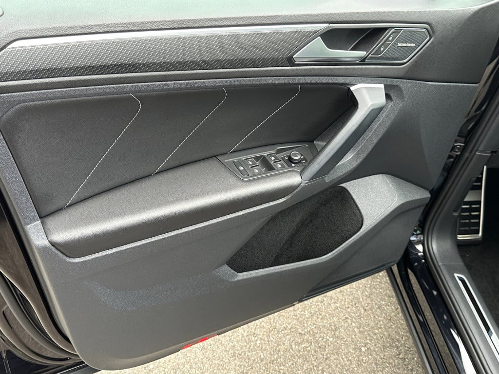 Volkswagen Tiguan 1.5 tsi 150pk dsg r-line | black style | leder | trekhaak