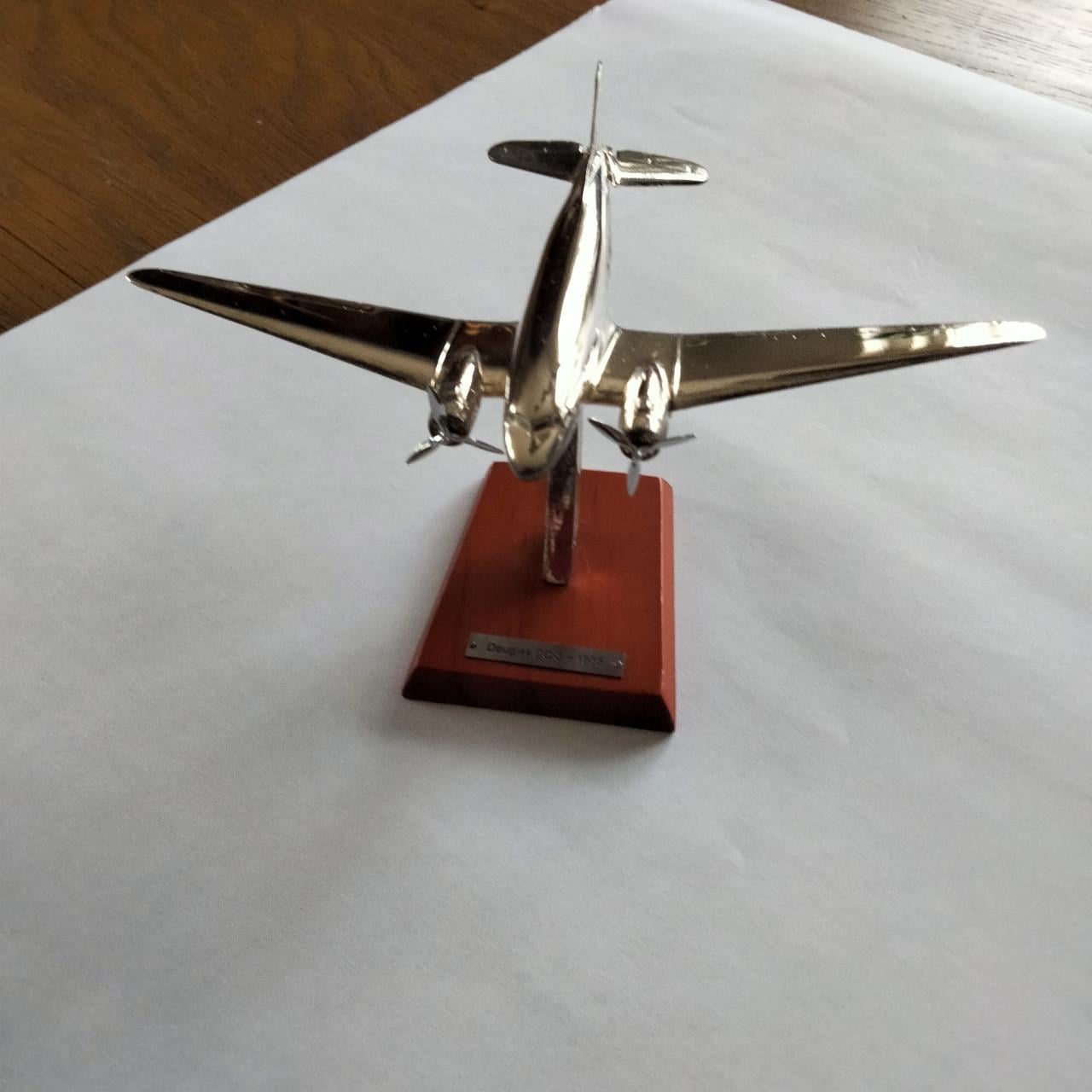 SCHAALMODEL DOUGLAS DC-3