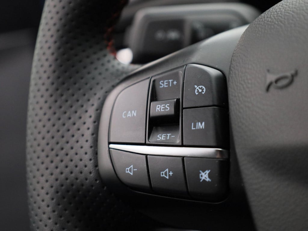 Ford Focus 1.0 ecoboost hybrid st-line