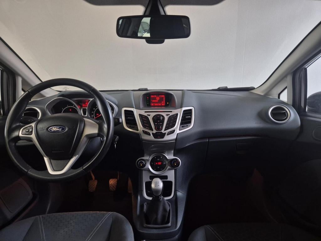 Ford Fiesta 1.25 titanium / nieuwe distriebutieriem 1e eigenaar / stoelverw