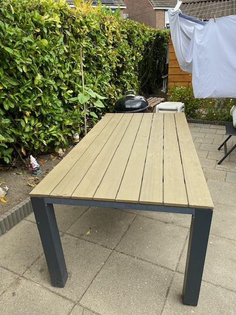 Gratis ophalen mooie tuintafel 200 x 100