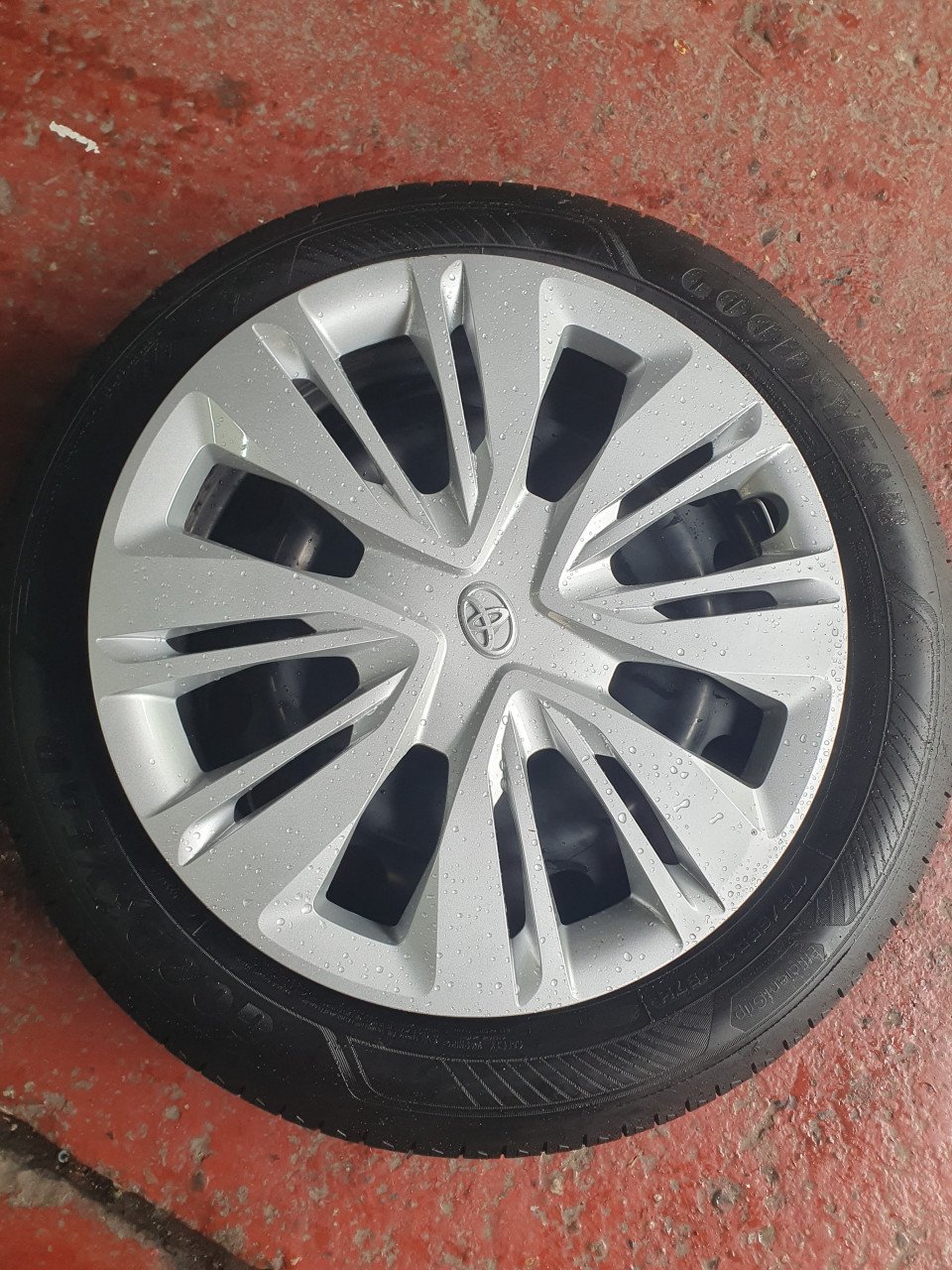 Toyota Aygo X velgen banden en wieldoppen