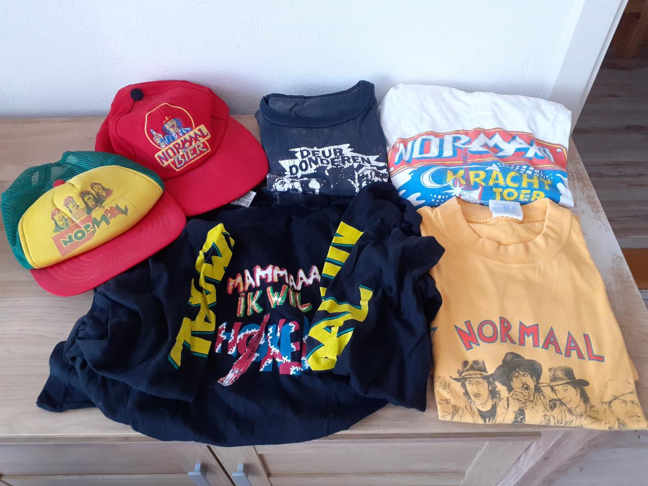 Cd s en lp s van NORMAAL en zomer jackHÖKEN