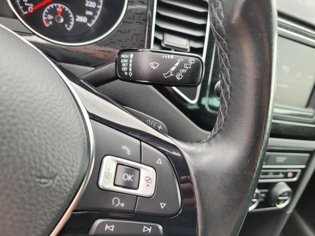 Volkswagen Golf Sportsvan 1.2 tsi highline business bluemotion automaat sou