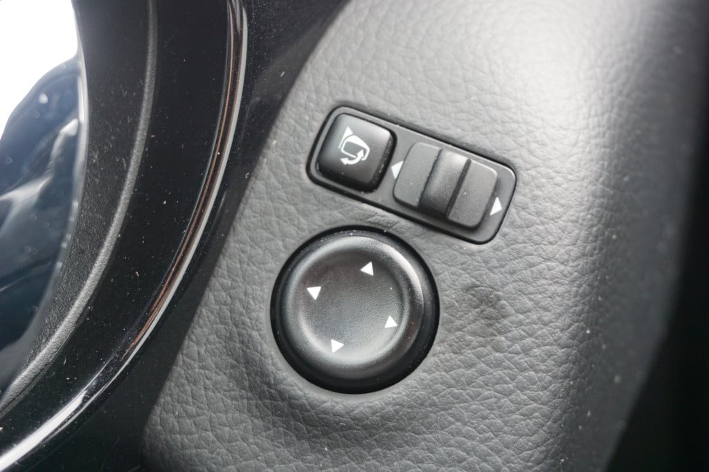 Nissan Qashqai 1.2 tekna climate / navi / camera / pano. / cruise / trekhaa