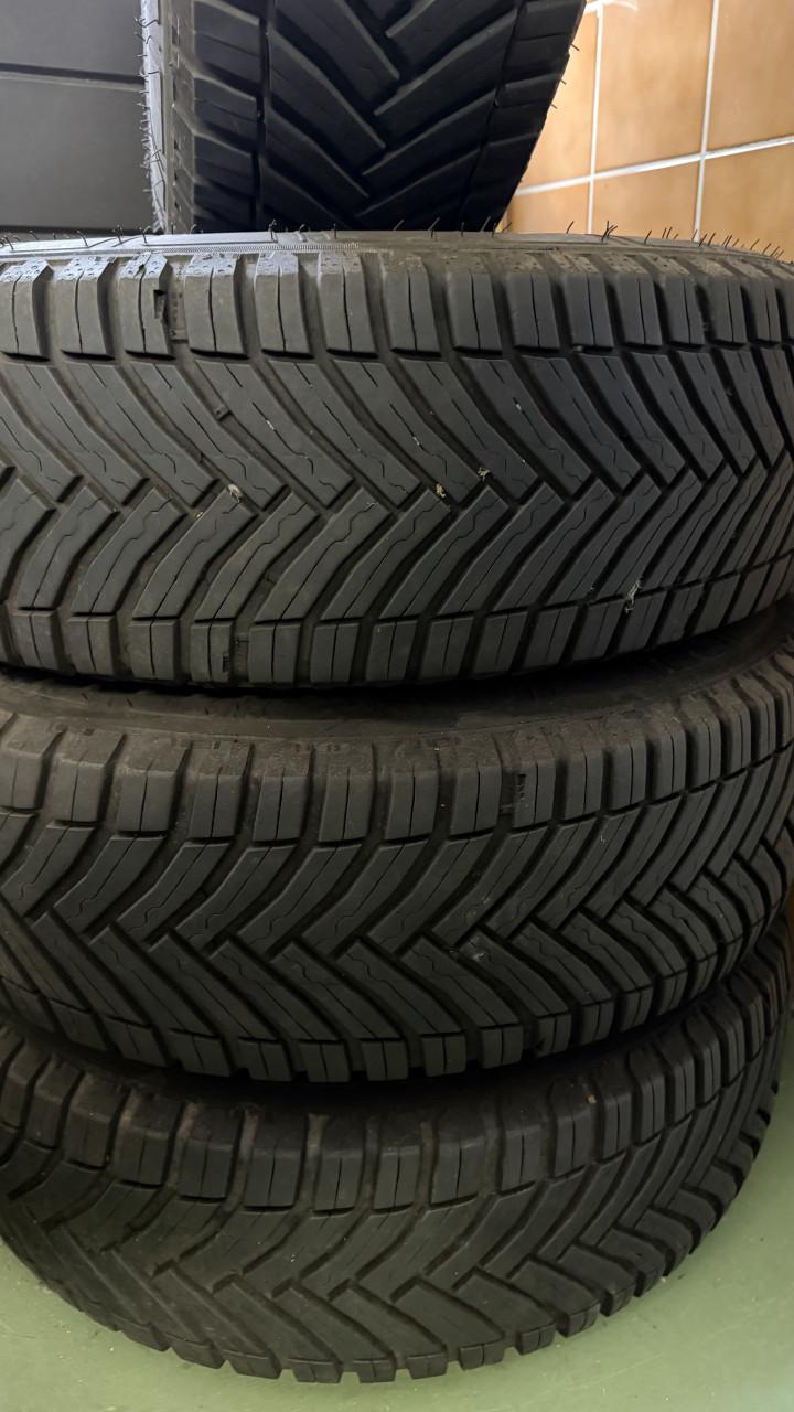 4x Michelin camperbanden met stalen velgen 225/75/R16