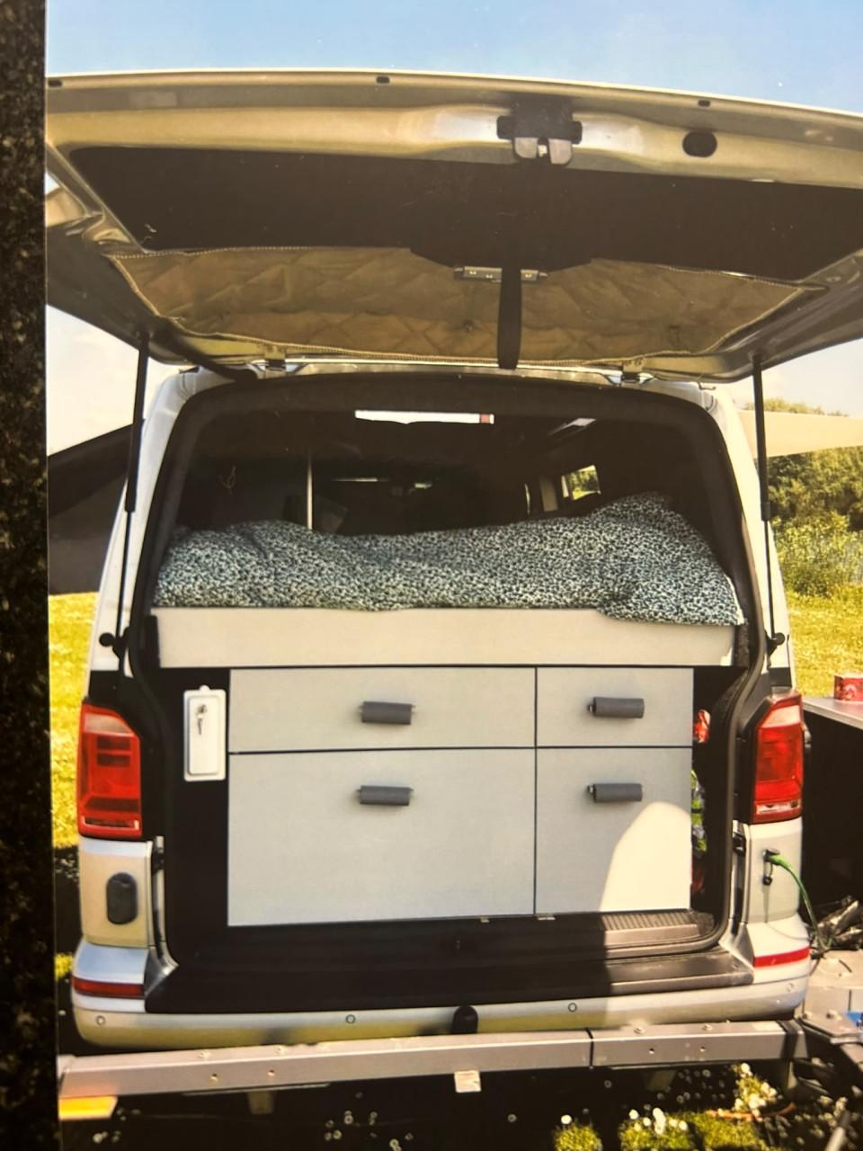 Volkswagen Transporter T6, Aut, 150pk, zilver, 83000 km