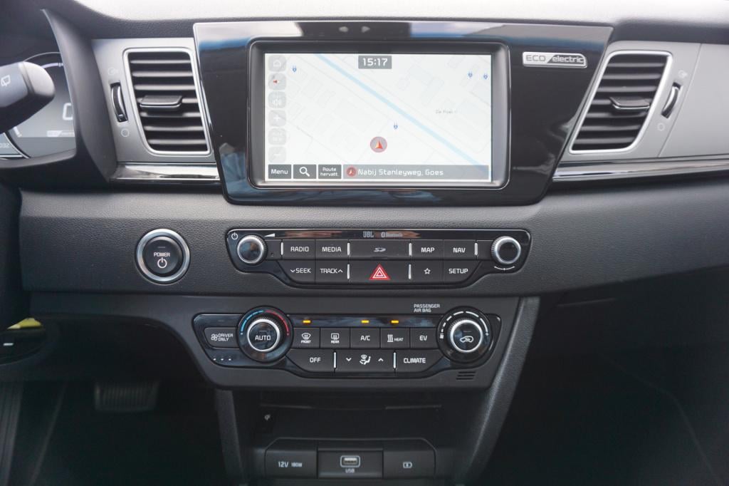 Kia E-niro executiveline 64 kwh climate / navi / cruise / leder / stoelverw