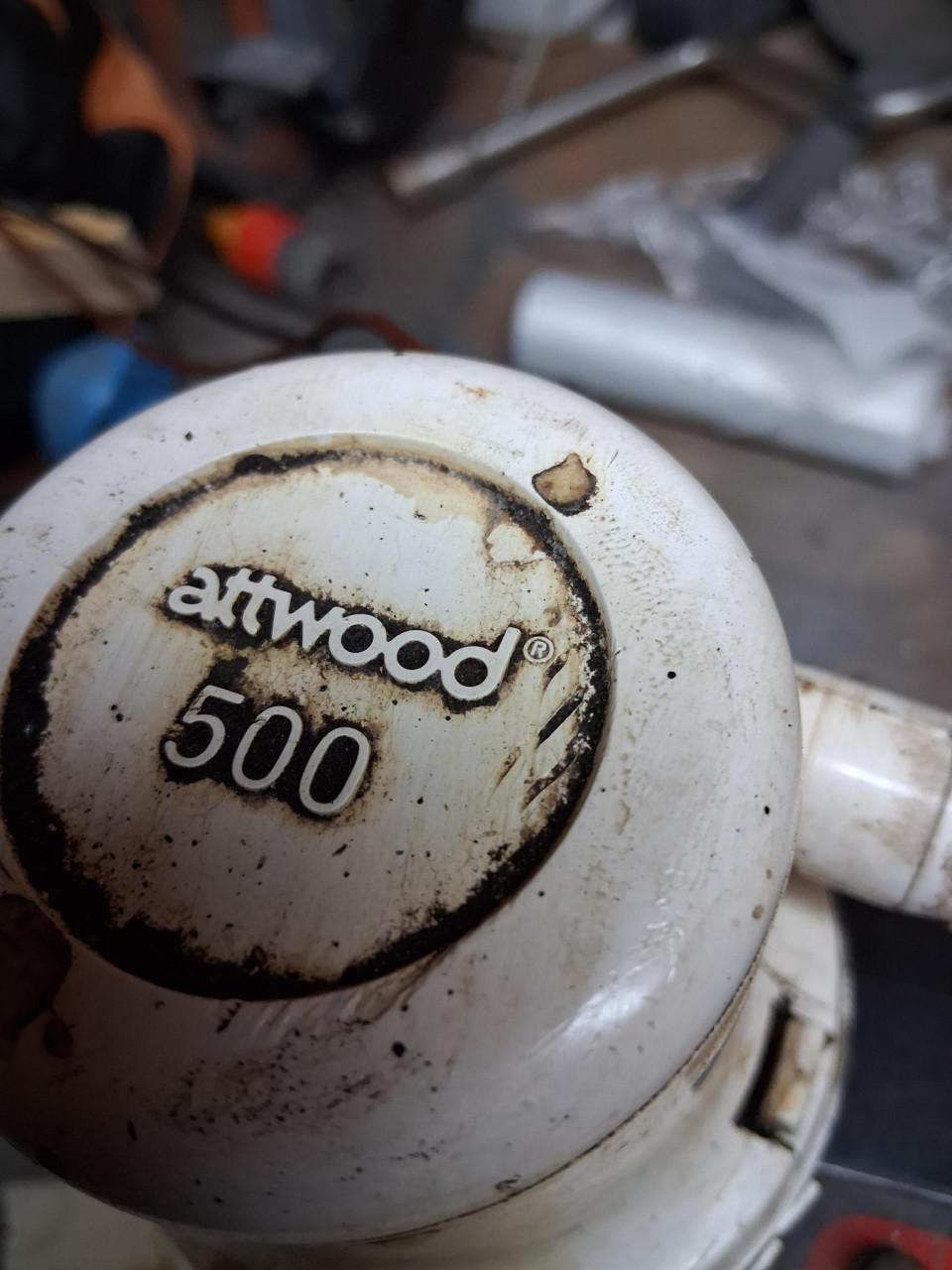 Brandstoftank, pomp, stabilisatorplaten