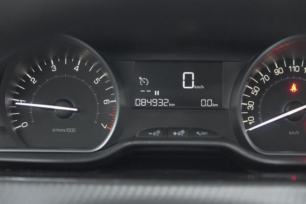 Peugeot 2008 puretech 110 blue lion | trekhaak | apple carplay | parkeersen